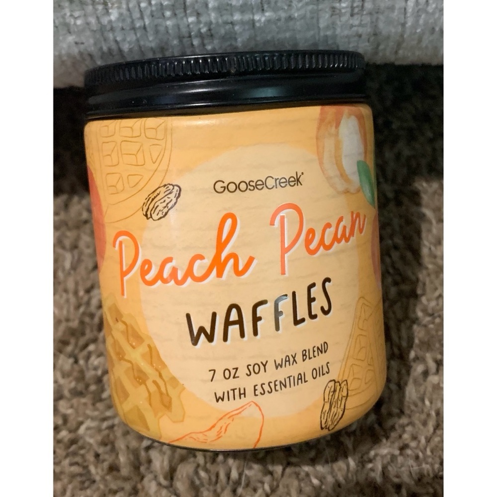Goose Creek Peach Pecan Waffles Candle 7 oz.